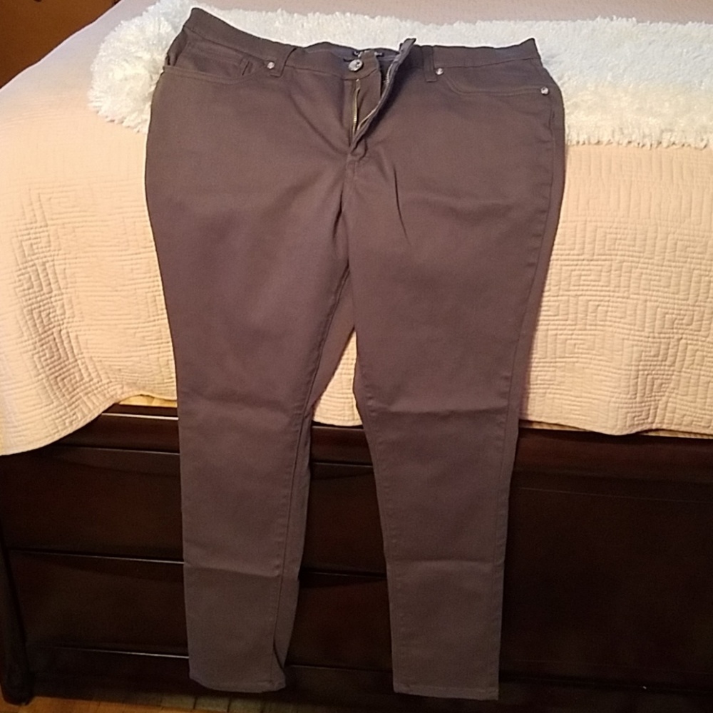 Pants - Picture 2 of 4